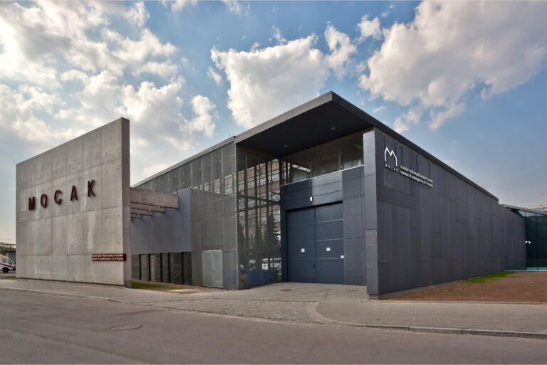 industrialny budynek muzeum MOCAK w Krakowie